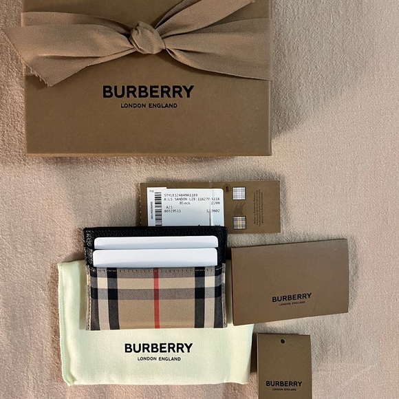 Burberry Cardholder - Picture 4 of 4